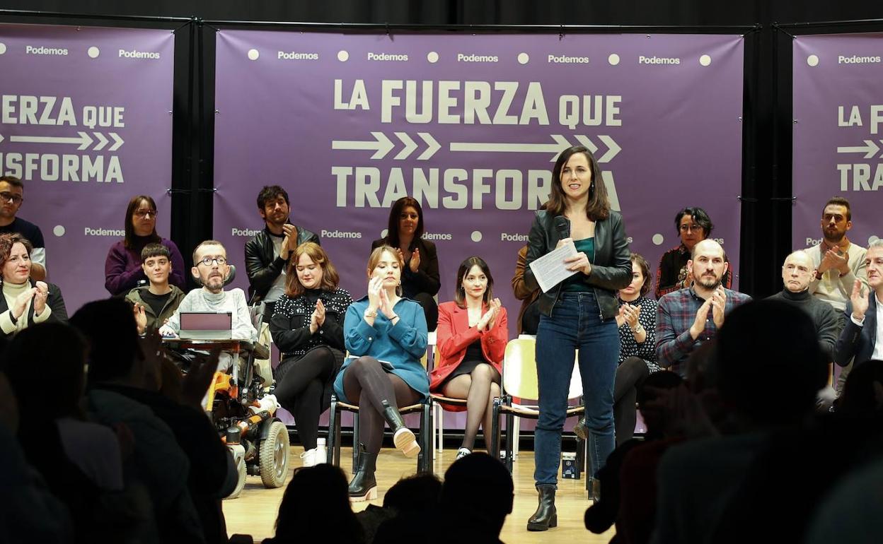 Ione Belarra interviene en el acto de Podemos en Zaragoza. 