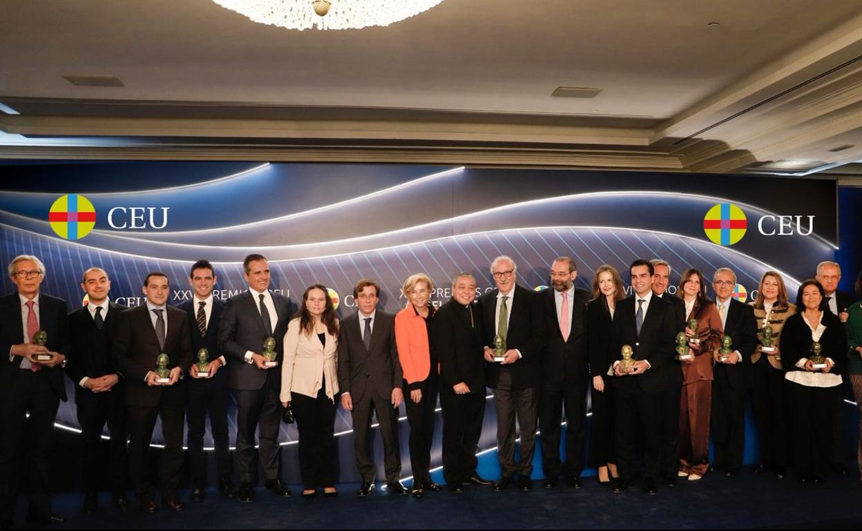 Los galardonados con los Premios CEU Ángel Herrera. 