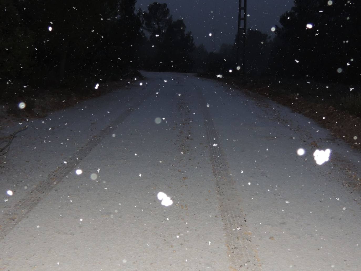 Fotos: La nieve llega al interior de Valencia