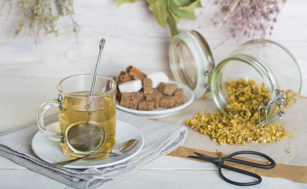 La infusión 'detox' que te ayuda a adelgazar y reduce la hinchazón de piernas y barriga