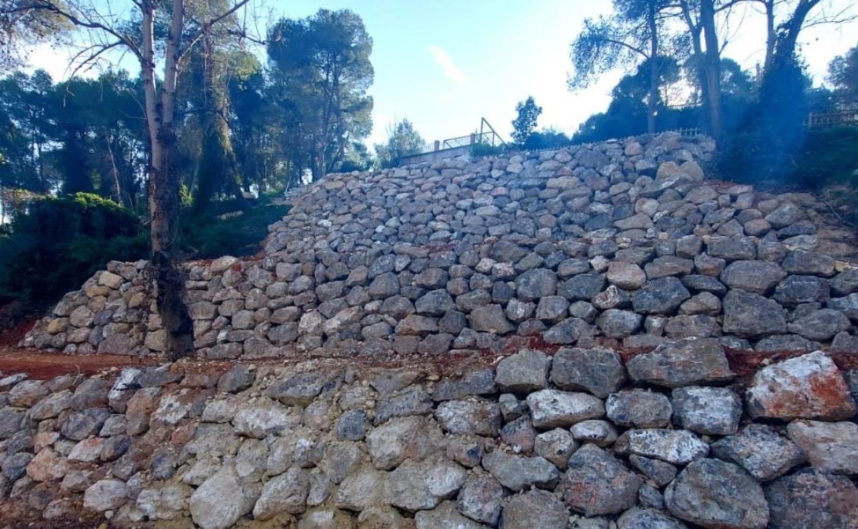 Escollera construida en el Camí de les Costes de Agullent. 