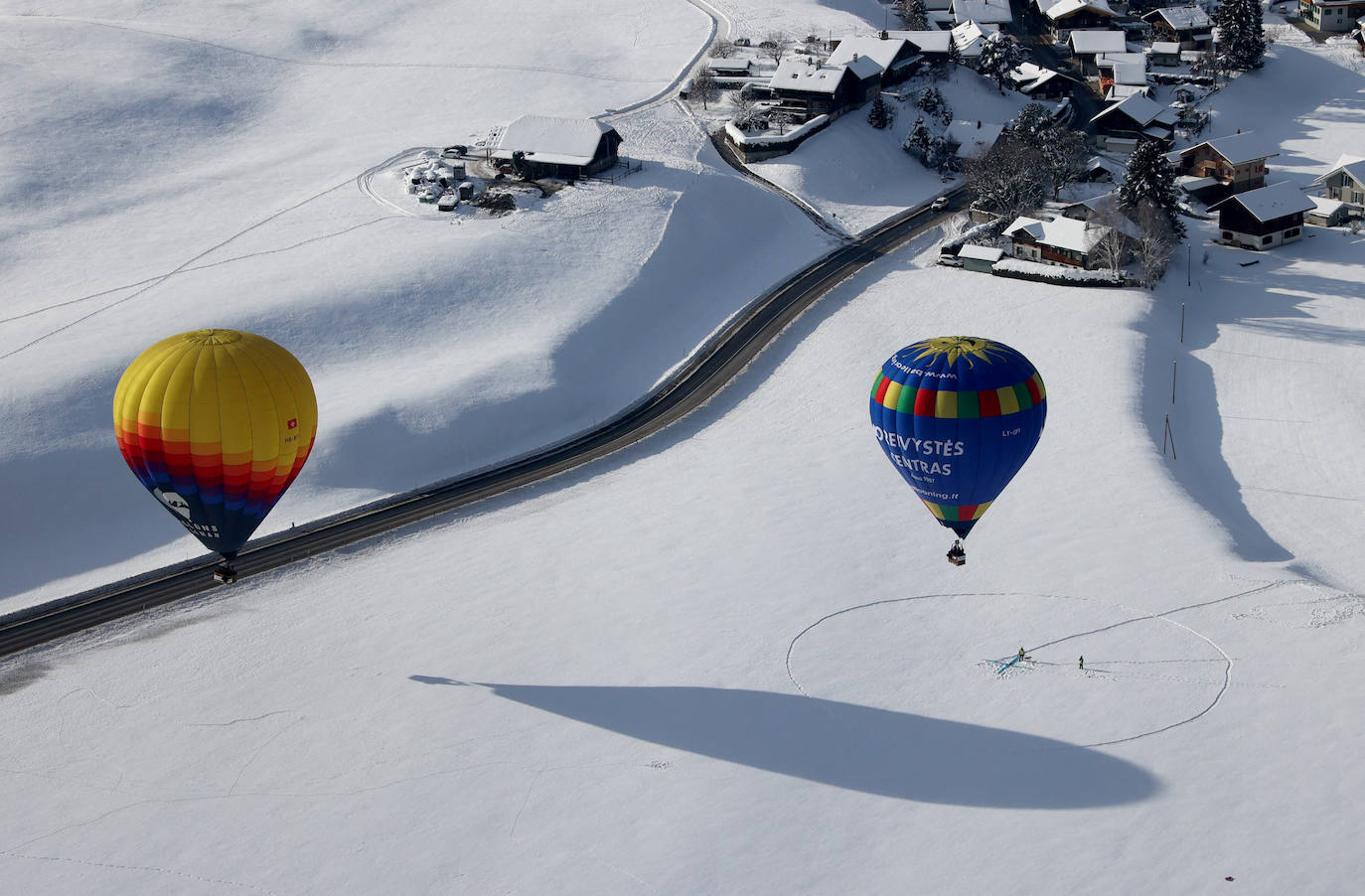 Fotos: Viaje en globo por los bellos parajes nevados de Suiza