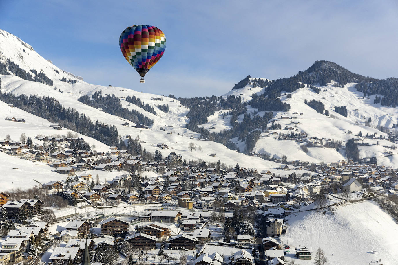 Fotos: Viaje en globo por los bellos parajes nevados de Suiza