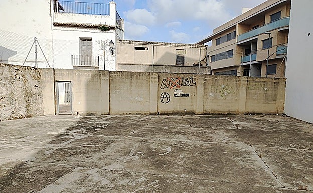 Imagen principal - Antiguo frontón, lavador, y entorno de la iglesia. 