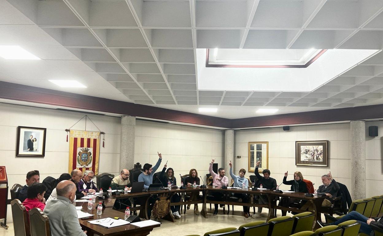 Momento de la votación del presupuesto 2023 por el pleno municipal. 