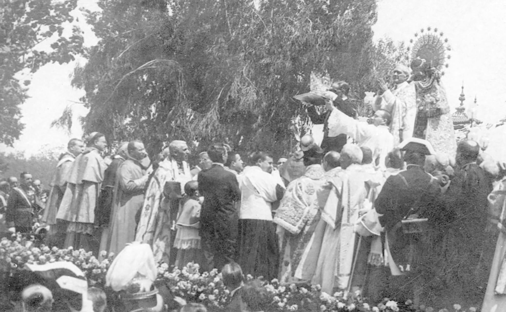 La coronación de la Virgen estuvo a cargo del cardenal arzobispo Enrique Reig.