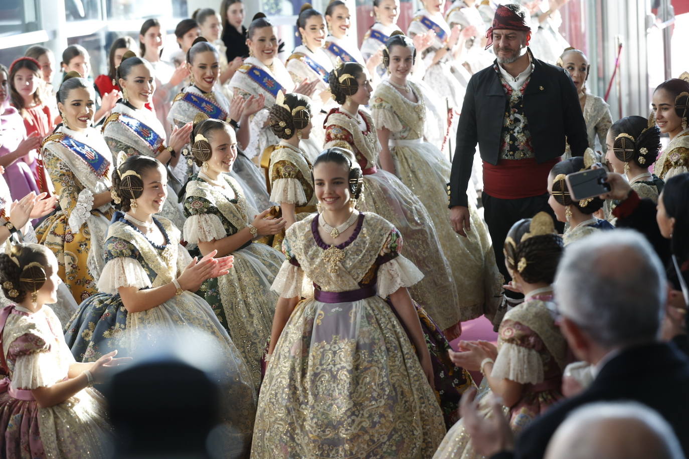 La máxima representante infantil ha lucido un espolín cuarzo ametrino