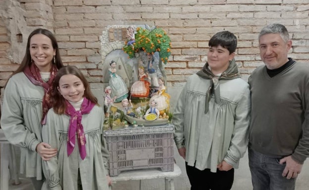 Imagen principal - Visita al taller de Enric Ginestar, con la escena infantil de Almirante Cadarso. 