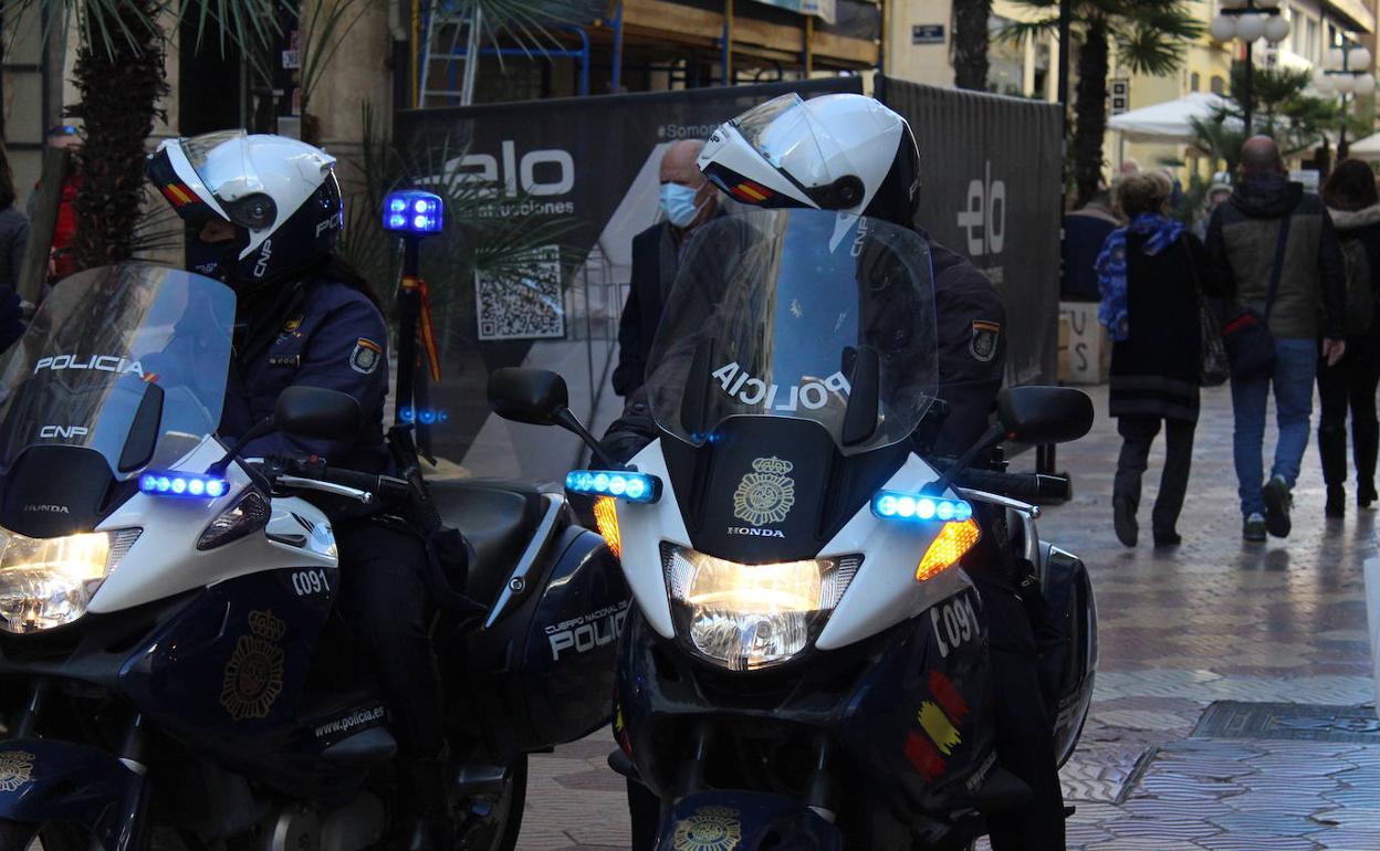 Agentes motorizados de la Policía Nacional. 