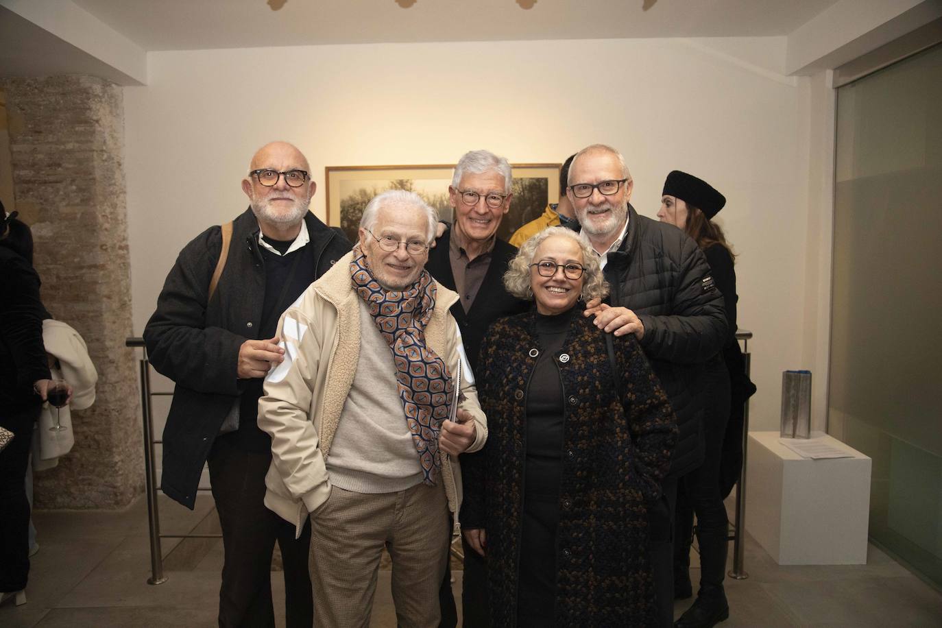 Numerosas personas acudieron a la inauguración de la exposición de Sebastián Nicolau.