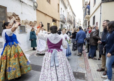 Imagen secundaria 1 - Varios momentos de la fiesta. 