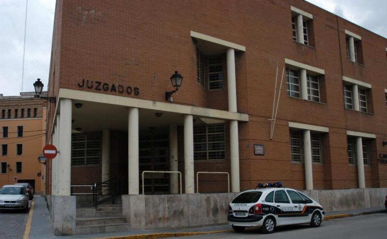 Edificio donde se ha habilitado el juzgado especializado de violencia de género en Alzira. 