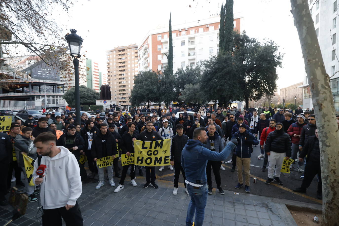 Fotos: Decenas de valencianistas protestan contra la gestión de Lim