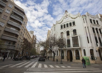 Imagen secundaria 1 - Calle Cirilo Amorós de Valencia | Quién vive en Cirilo Amorós, la calle con belleza burguesa