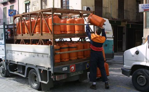 Subidón en el precio de la bombona de butano en febrero: el BOE confirma lo  que costará ahora en España