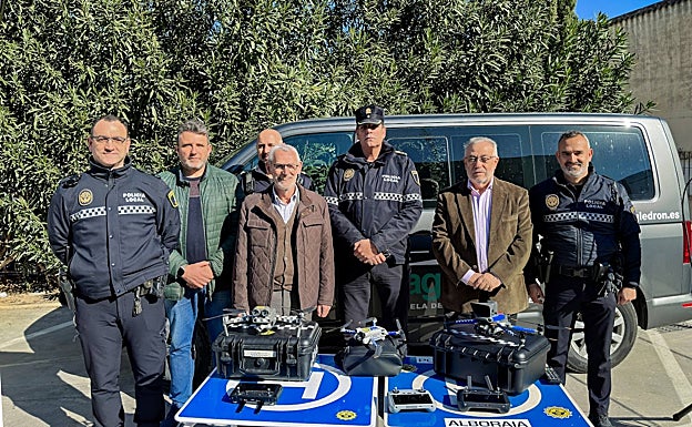 Imagen principal - Drones y cámaras personales refuerzan el trabajo de los policías locales