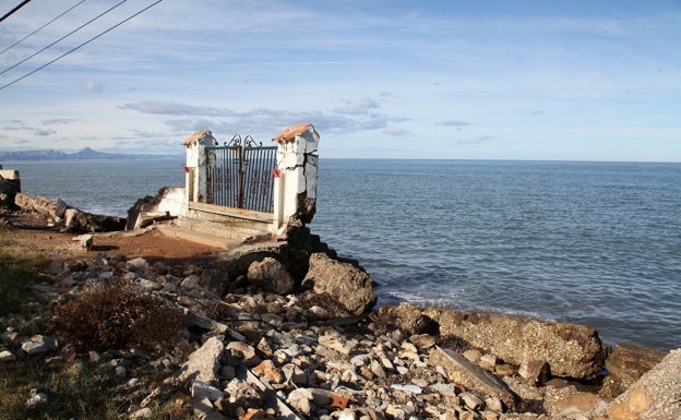 El muro tras la embestida del temporal Gloria en 2020. 