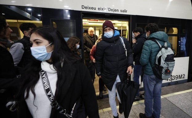 La mayoría de pasajeros del metro de Valencia llevan la mascarilla 