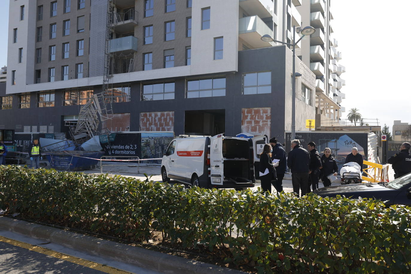 Fotos: Un trabajador muere al caer desde la séptima planta de un edificio en construcción en Valencia