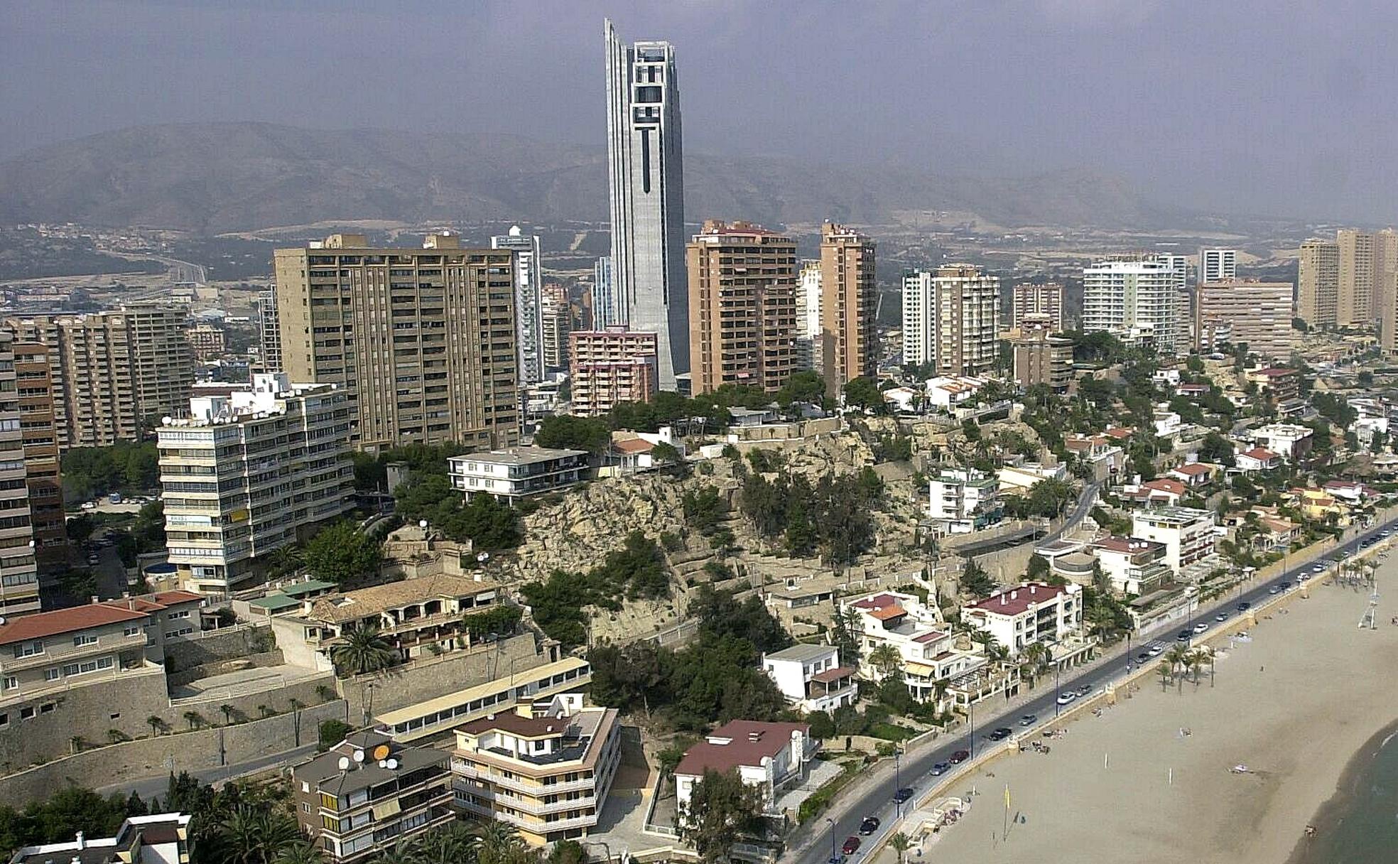 Imagen panorámica de Benidorm, con un nivel de riesgo sísmico alto de nivel 7,5, con el Hotel Bali al fondo, una de las construcciones con refuerzos. 