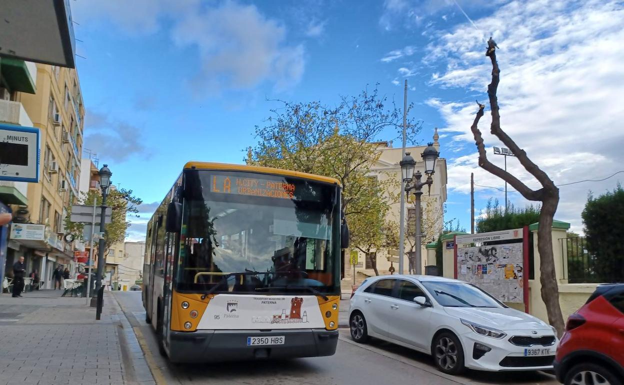 Un autobús de la línea municipal. 