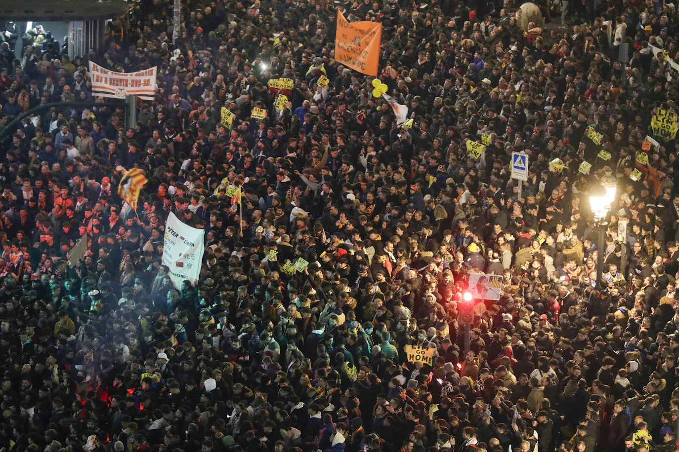 Fotos: Manifestación de aficionados del Valencia CF | Las Provincias