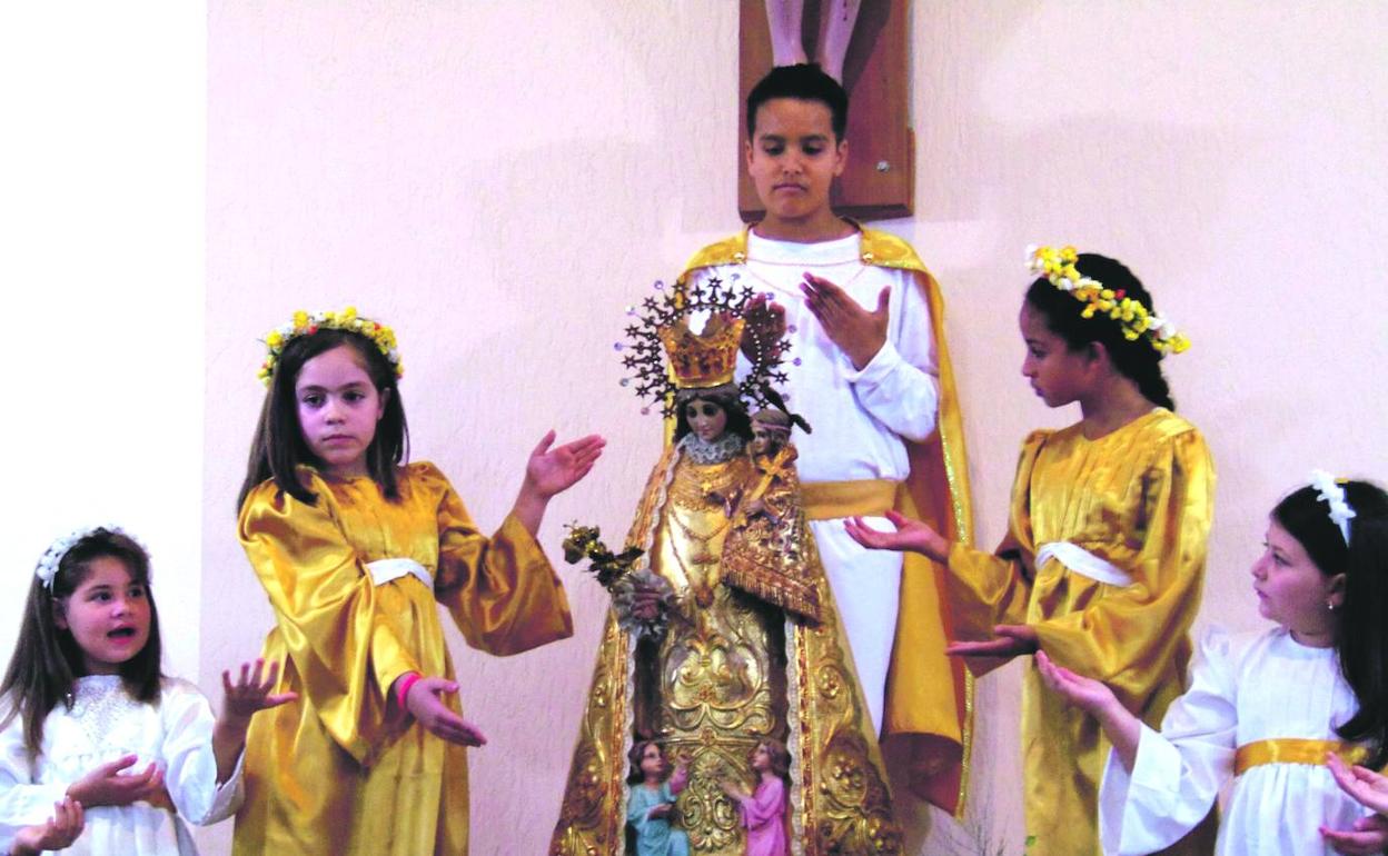 Celebración de la fiesta de la Virgen de los Desamparados en Brasil. 