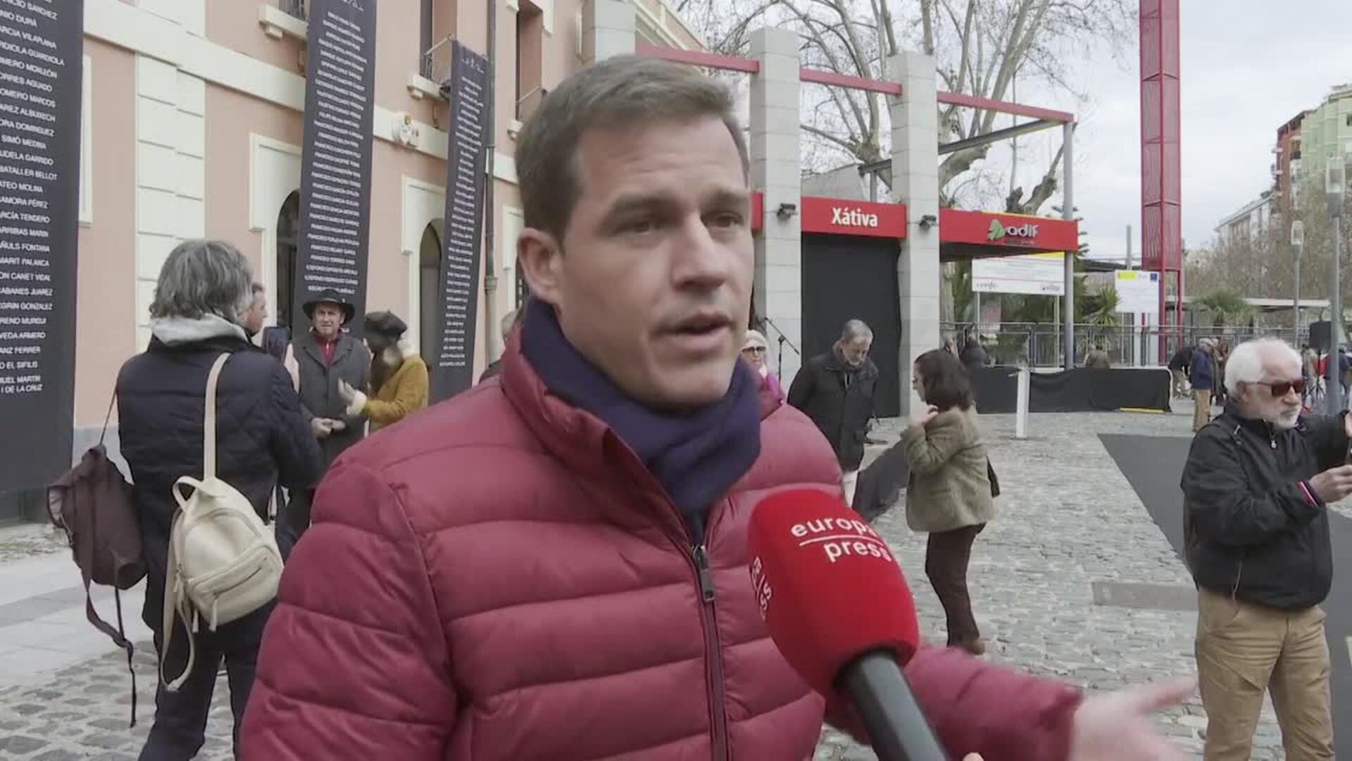 Homenaje a las víctimas del bombardeo franquista a la estación de Xàtiva