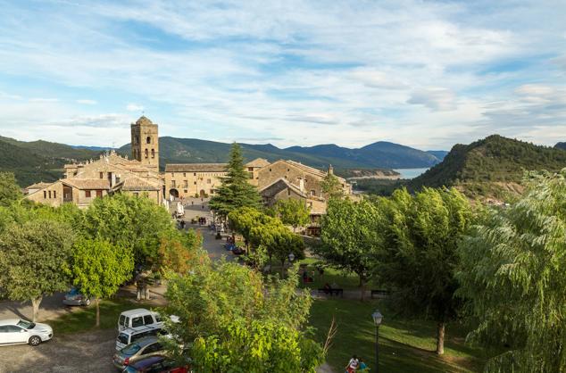 Aínsa (Huesca). El puesto número uno de este ranking lo ocupa Aínsa, un pequeño pueblo de Huesca que ha sido considerado este año el pueblo más bonito de España. 