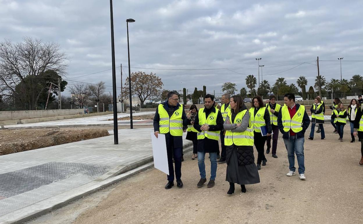 El alcalde, Juan Antonio Sagredo y responsables de la empresa, visitan el sector. 