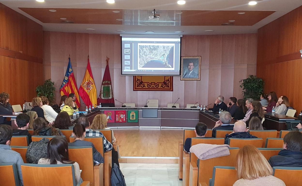 Momento de la presentación que se ha realizado en el salón del plenos el Ayuntamiento. 