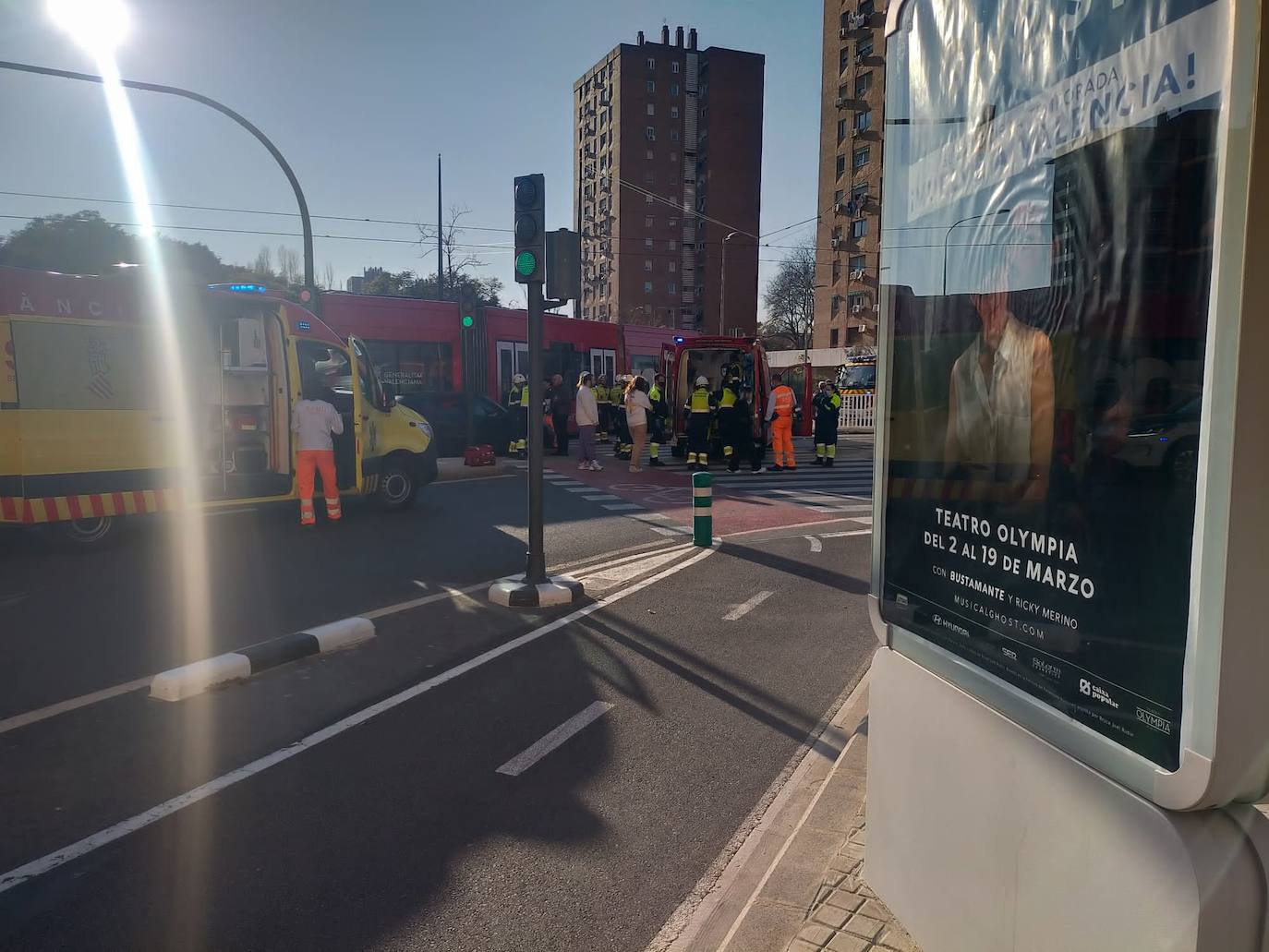 Fotos: Un tranvía descarrila en la avenida Hermanos Maristas de Valencia