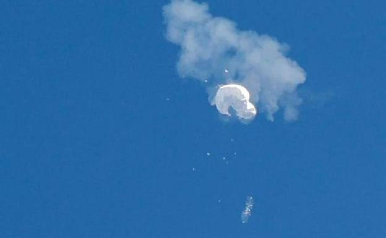 El globo espía chino al ser derribado por EE UU