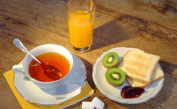 La infusión adelgazante que sustituye al café, reduce barriga y acaba con las piernas hinchadas