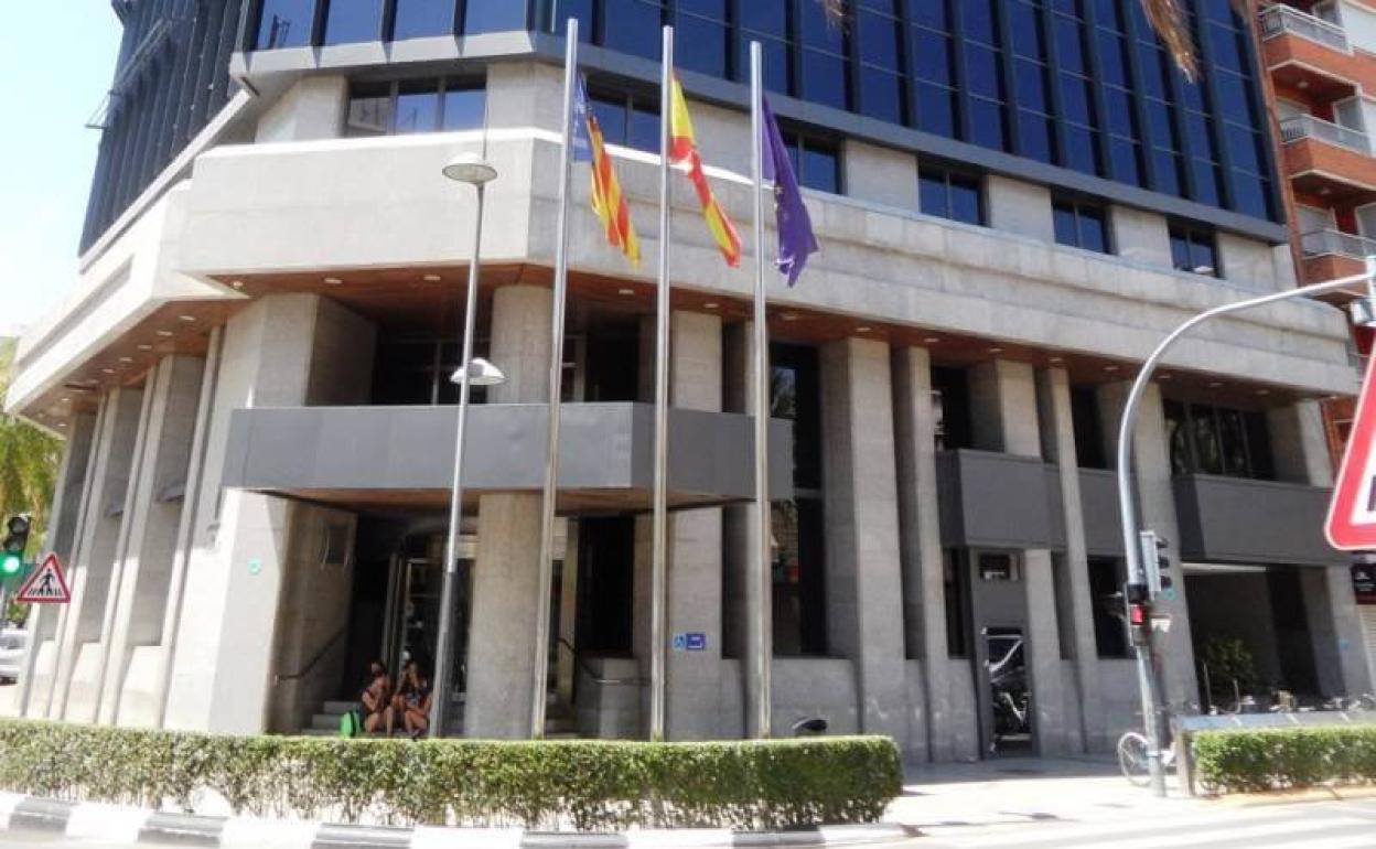 La fachada del ayuntamiento. 