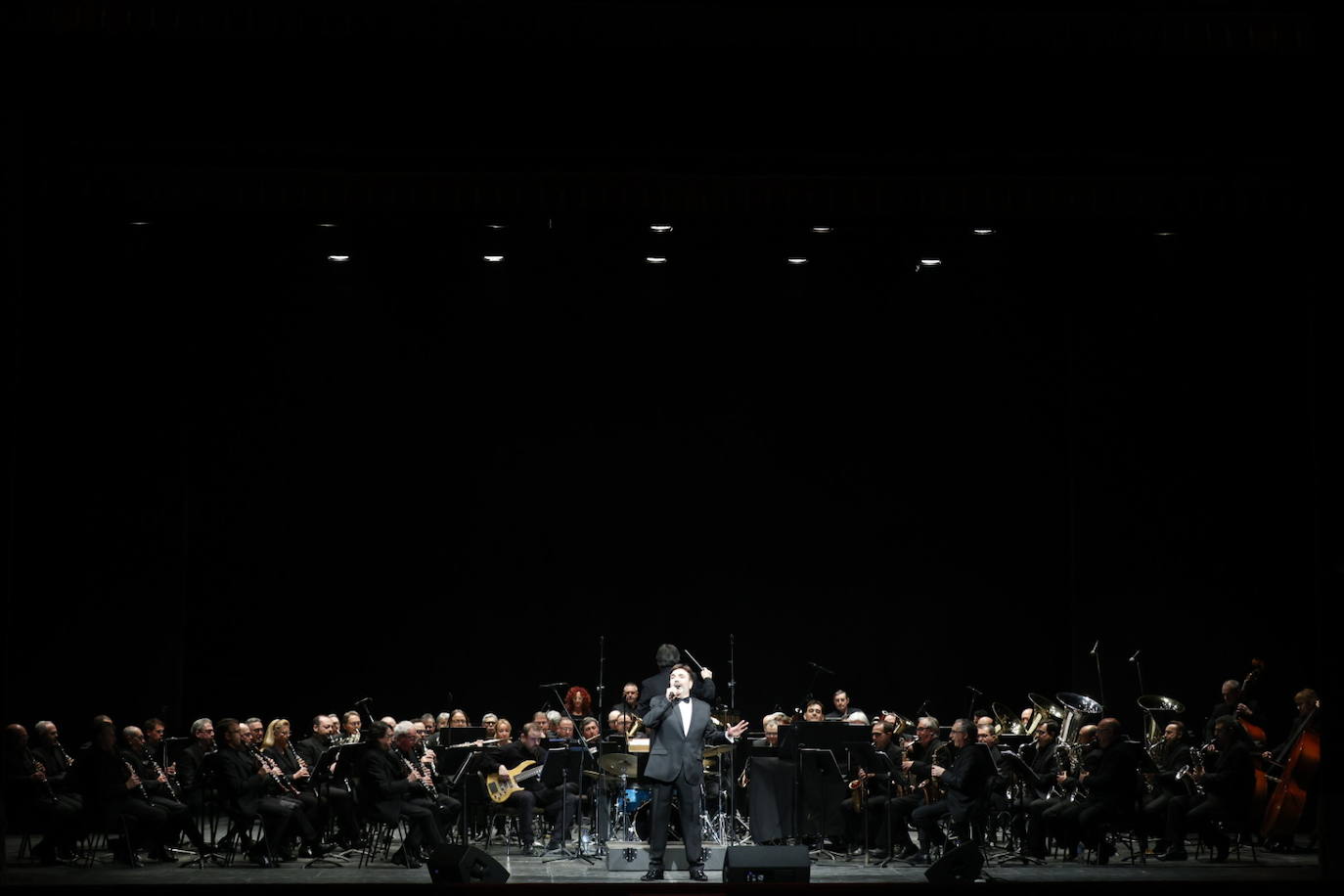 Fotos: Francisco regresa a los escenarios valencianos el mismo día en el que la capital del Turia &#039;resucita&#039; a Nino Bravo