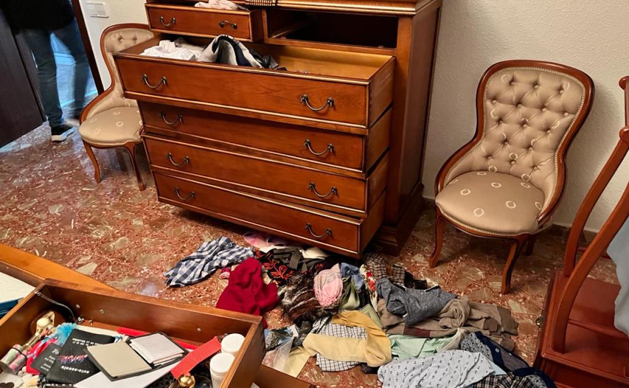 Estado en el que quedó la vivienda asaltada en la Gran Via de Tavernes de la Valldigna. 