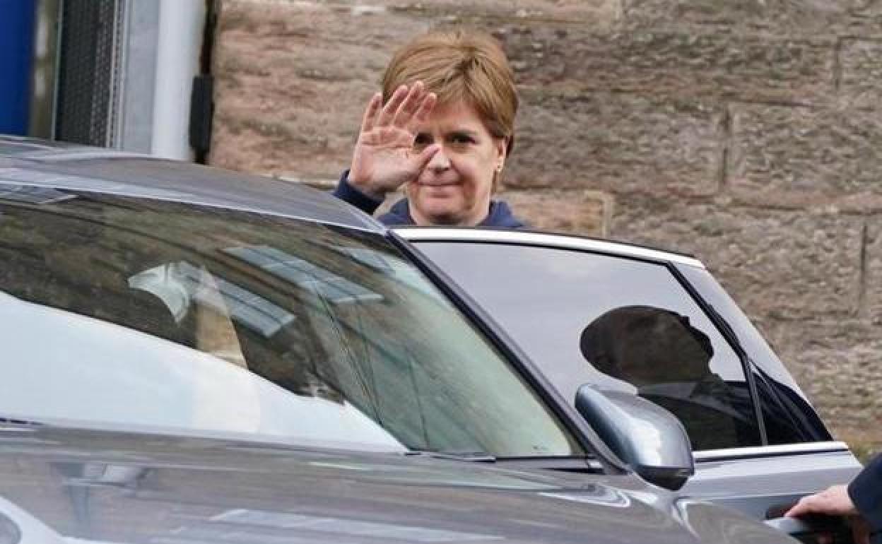 Sturgeon abandona su residencia oficial tras la renuncia.