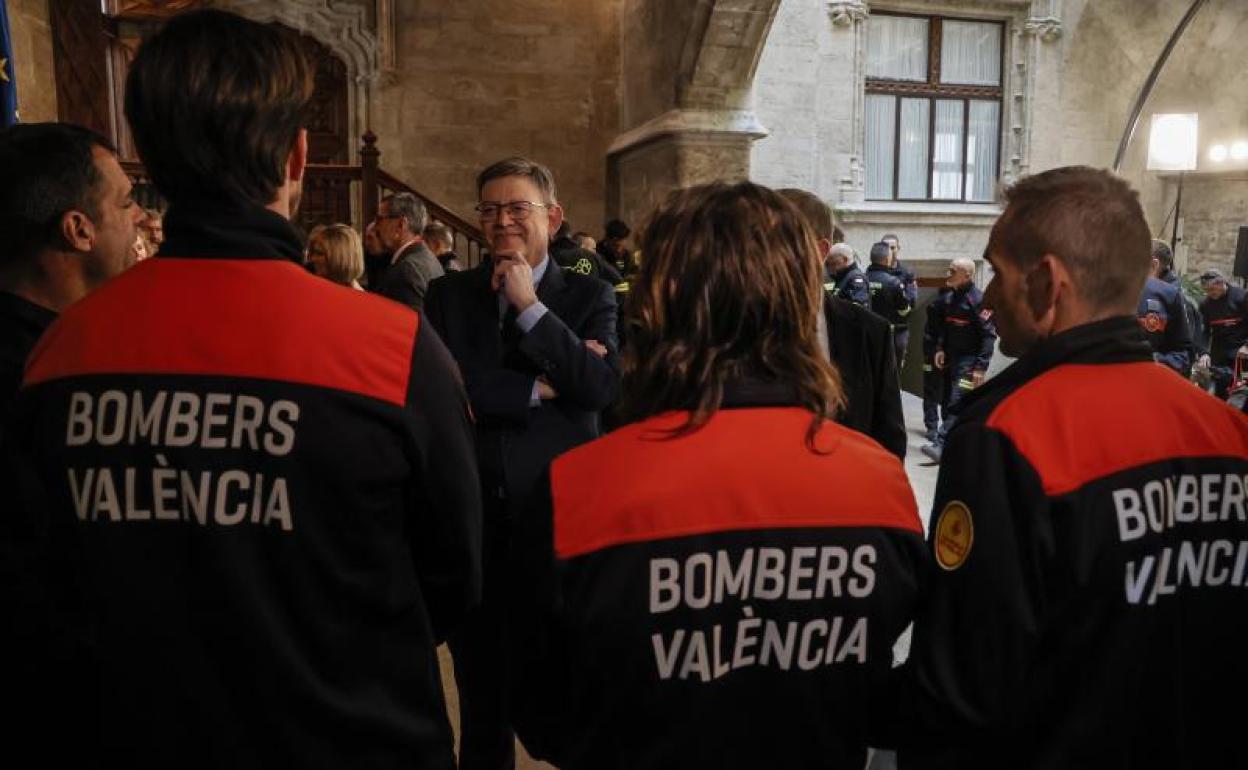 La UME valenciana se estrena con protesta de los bomberos contra el ...