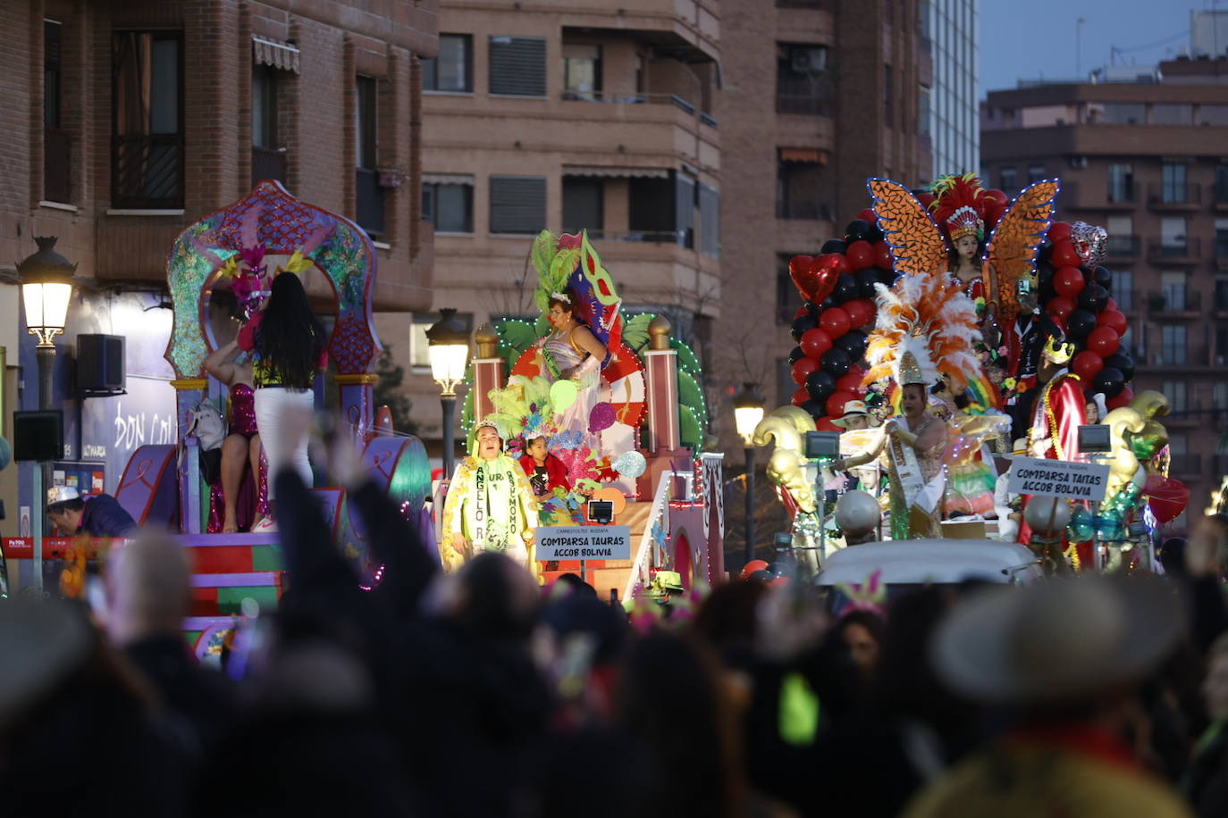 Fotos: El carnaval más multicolor llena Ruzafa