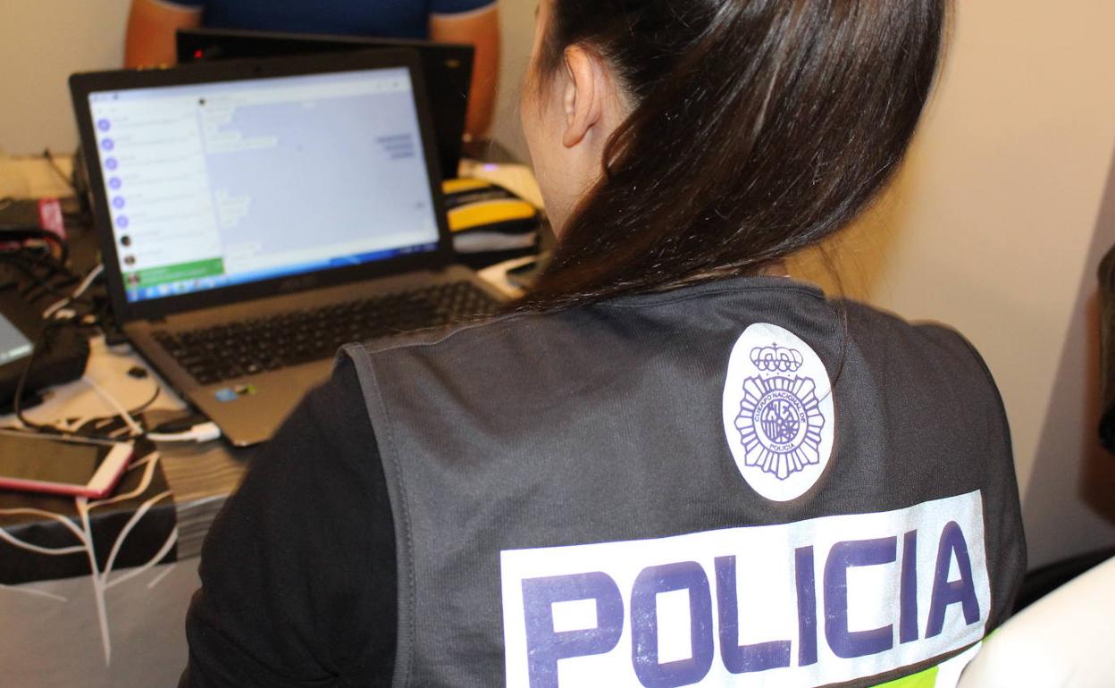 Una Policía Nacional controlando los delitos informáticos 