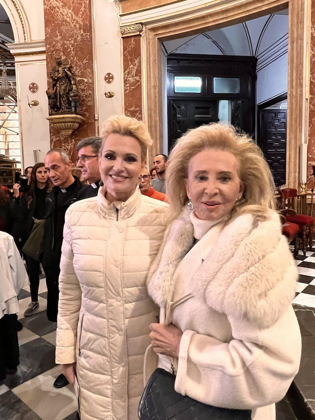 Mayrén Beneyto con Ainhoa Arteta, en el concierto que ofreció en honor a la Virgen de los Desamparados.