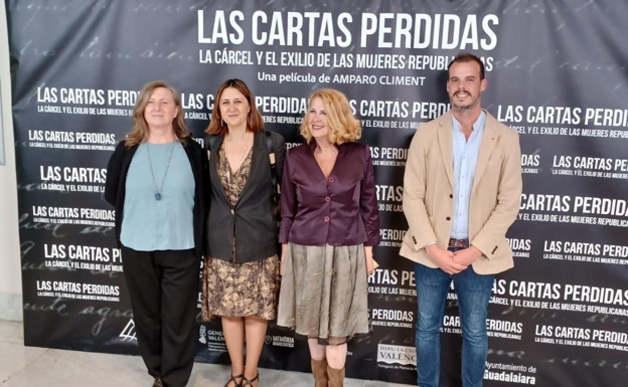 Estreno, en Madrid, de la película Las cartas perdidas, con dos altos cargos del Consell