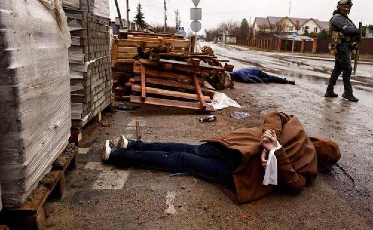 La liberación de Bucha reveló las atrocidades de las tropas rusas, que dejaron aquí más de 400 cadáveres.