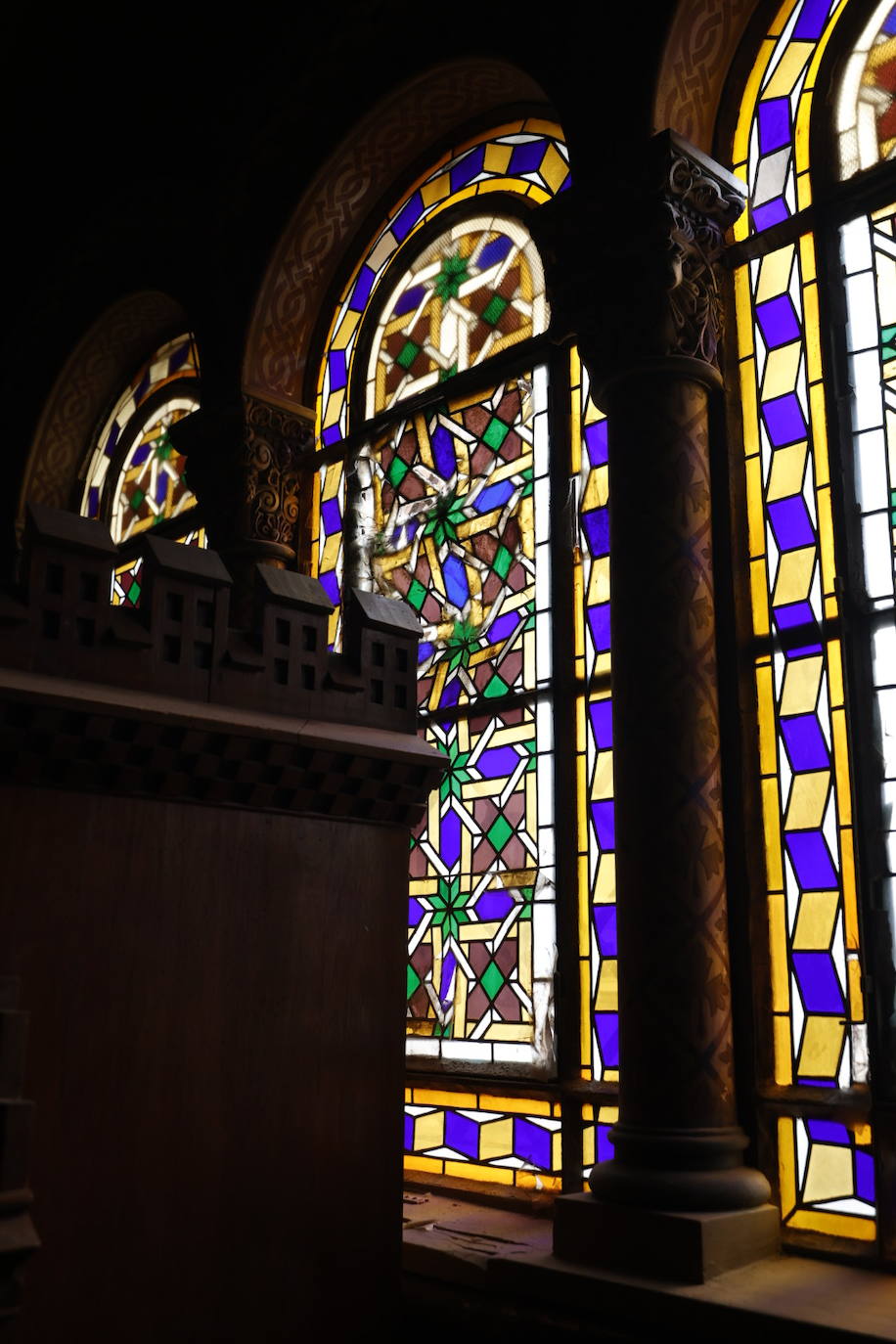 Fotos: Así es la vidriera más grande de Valencia, en la Iglesia de Jesuitas