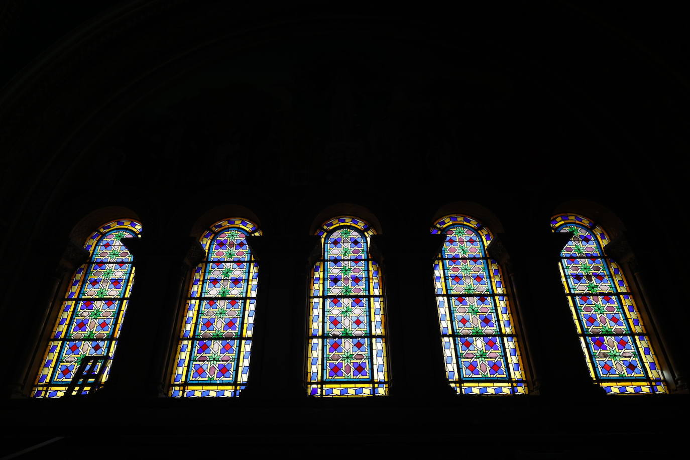 Fotos: Así es la vidriera más grande de Valencia, en la Iglesia de Jesuitas