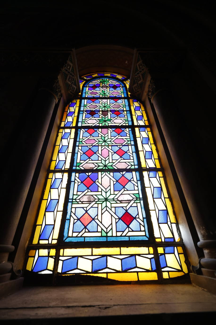 Fotos: Así es la vidriera más grande de Valencia, en la Iglesia de Jesuitas