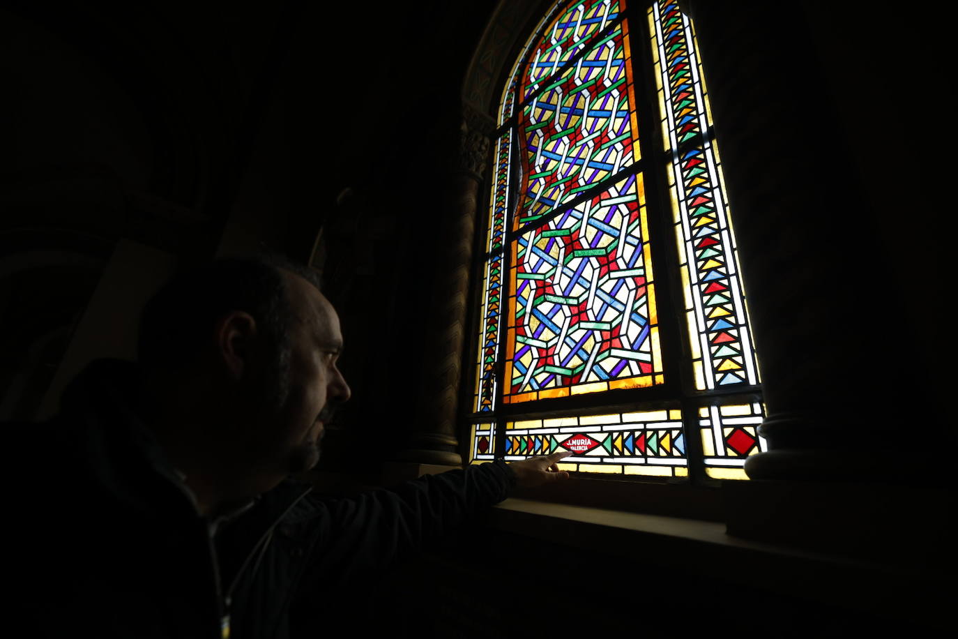 Fotos: Así es la vidriera más grande de Valencia, en la Iglesia de Jesuitas