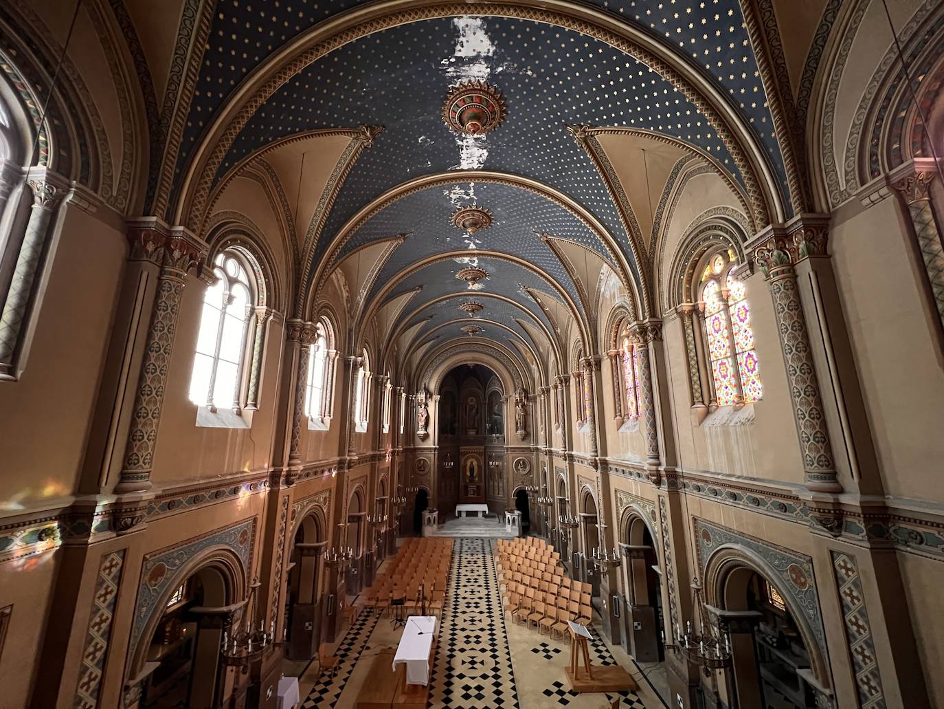 Fotos: Así es la vidriera más grande de Valencia, en la Iglesia de Jesuitas