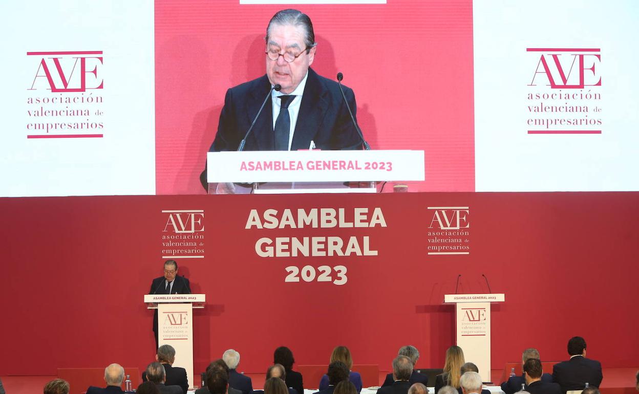 Un momento de la asamblea que AVE ha celebrado este miércoles en L'Alqueria del Basket.